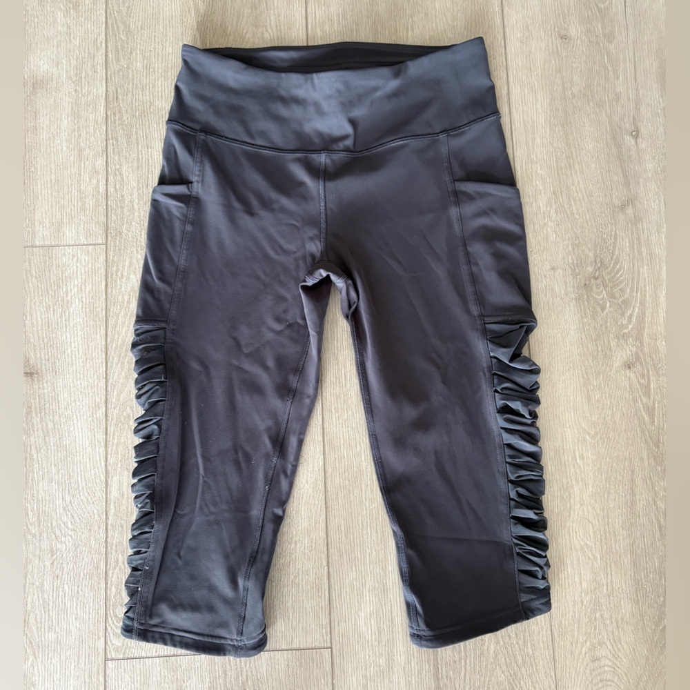 Lululemon Cropped Capri Leggings - size 8